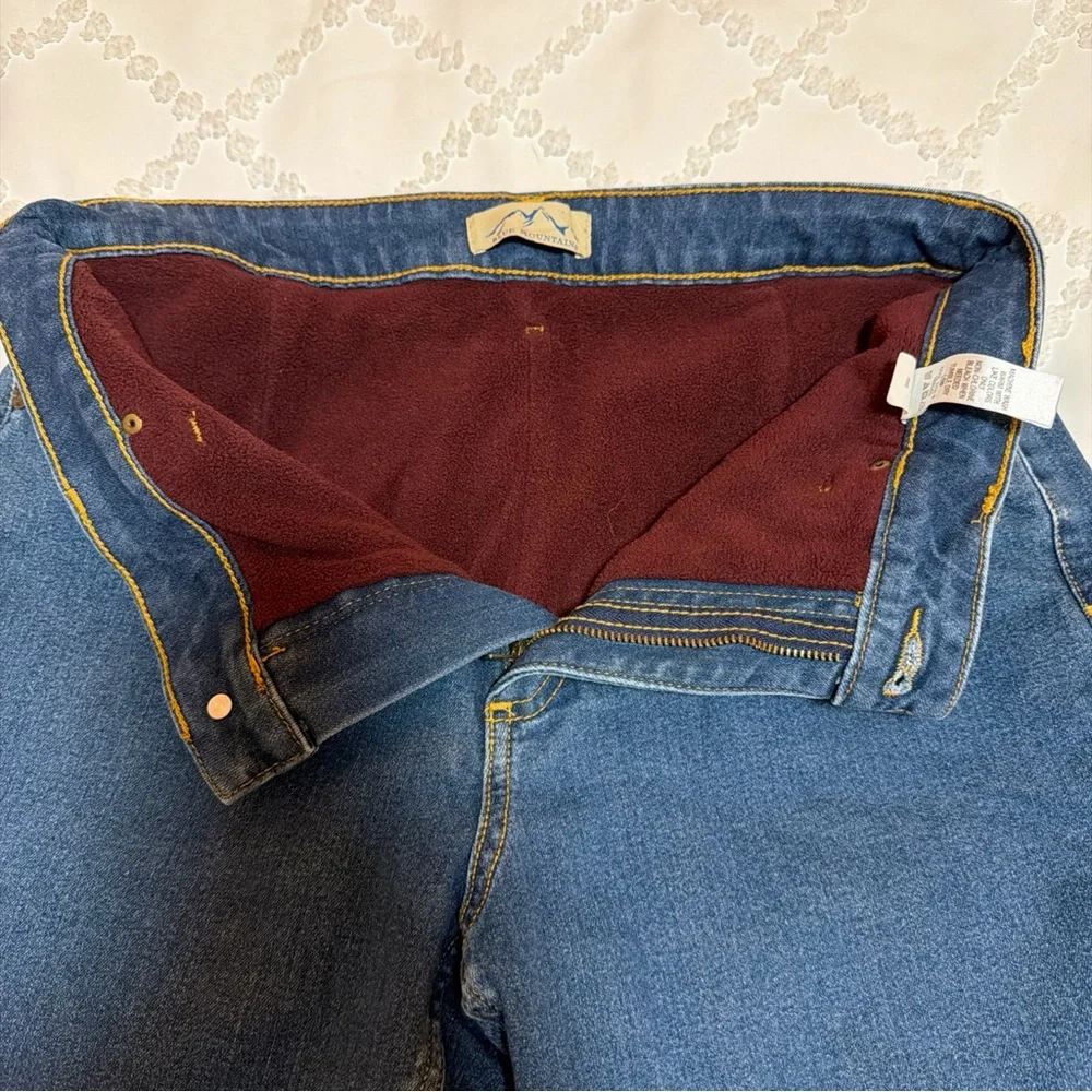 Blue Mountain Women's size 6 Fleece Lined Med Wash Straight Leg Jeans - Picture 3 of 11